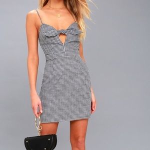 Lulu’s Music City Gingham Tie-Front Dress